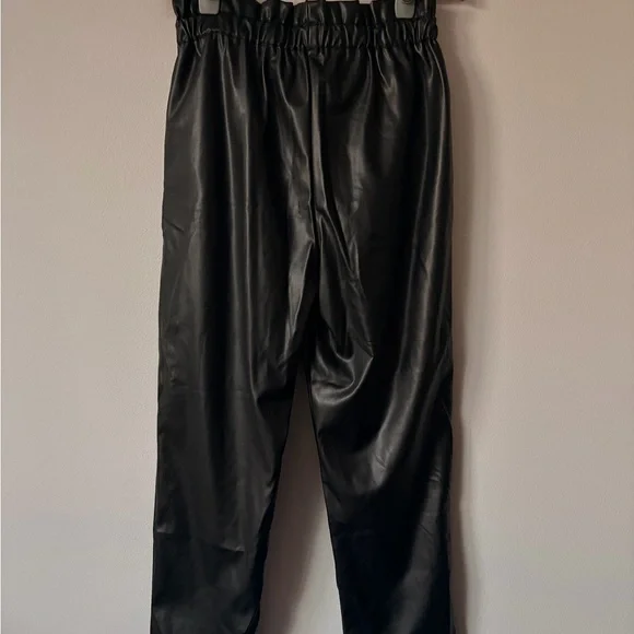 Francesca's Collections - Mi Ami Black Tie-Waist Faux Leather Trousers - Picture 5 of 7